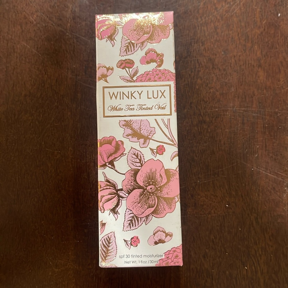 Winky lux tinted moisturizer